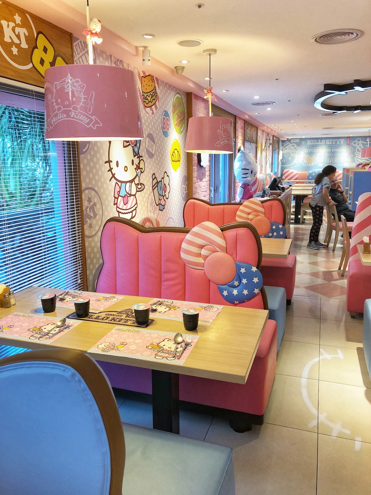 7 Unique & Fun Things To Do in Taipei (Guide For Weirdos!) | Hello Kitty Taiwan Taipei Inside a Hello Kitty diner