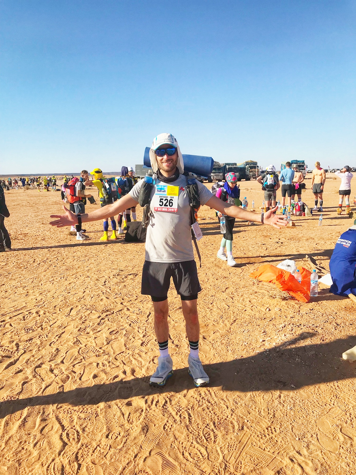 Marathon Des Sables Review: 6 Marathon/6 Days in The Sahara! | Anthony Middleton manvsclock Marathon des Sables Ultrarunner in desert.