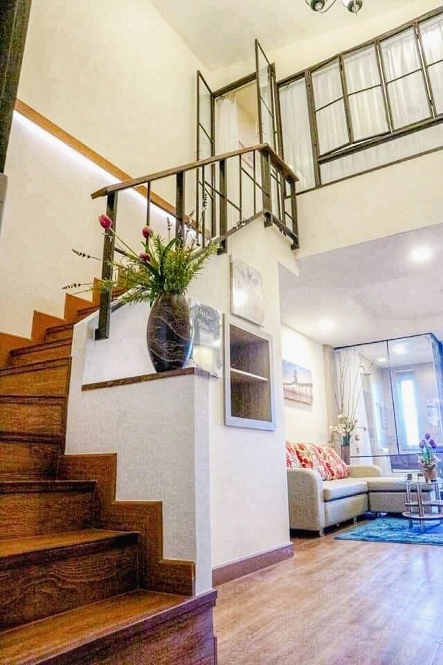 My 2019 in review: Visiting my 100th country, buying a mortgage-free apartment, 6 marathons in 6 days... | stairs to my place 1 stairs to my place 1