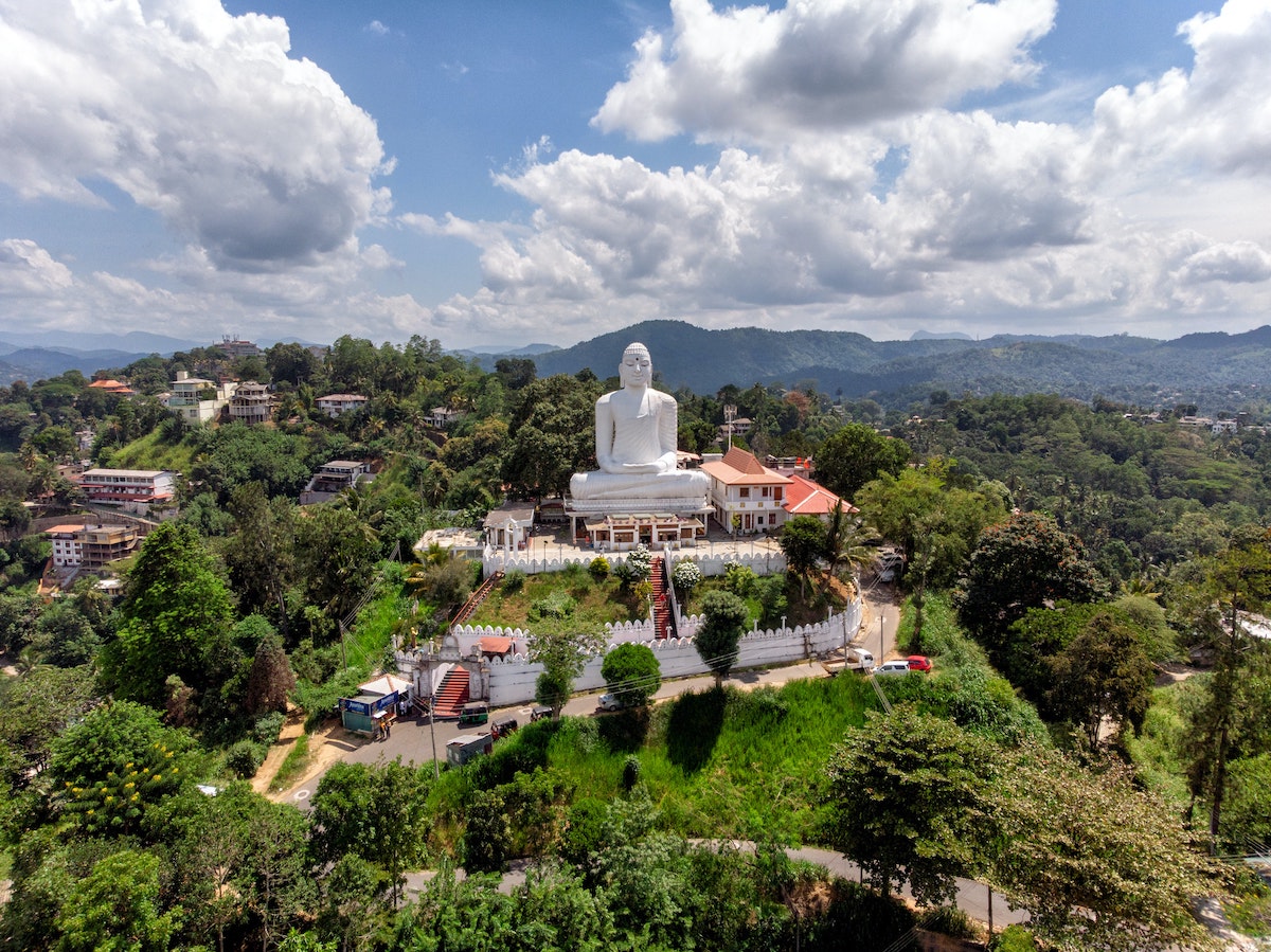 2 Weeks in Sri Lanka Itinerary For First-Timers | Kandy Sri Lanka Bahiravokanda Vihara Buddha Statue