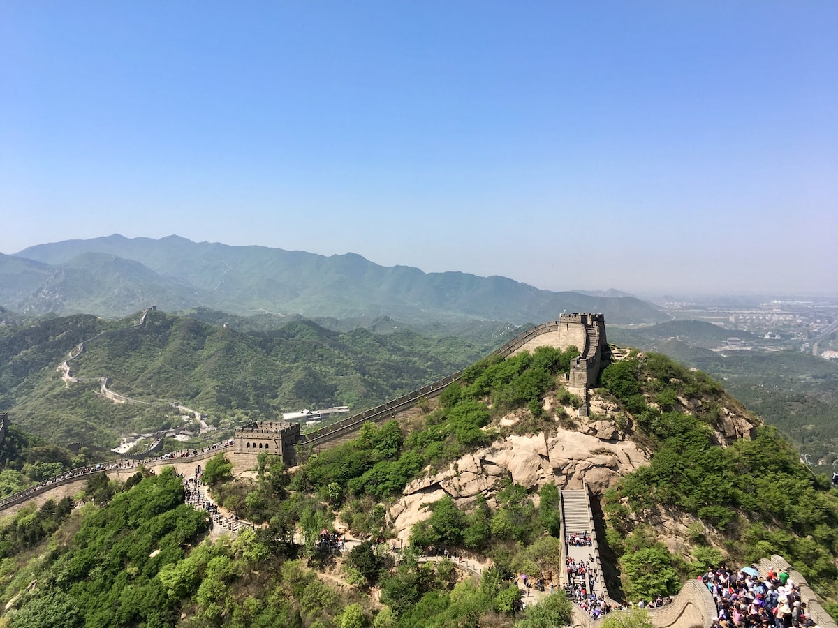 Best Place To See Great Wall of China (No Crowds, No Worries!) | Badaling A busy flock of tourists on the Great Wall of China on a sunny day.