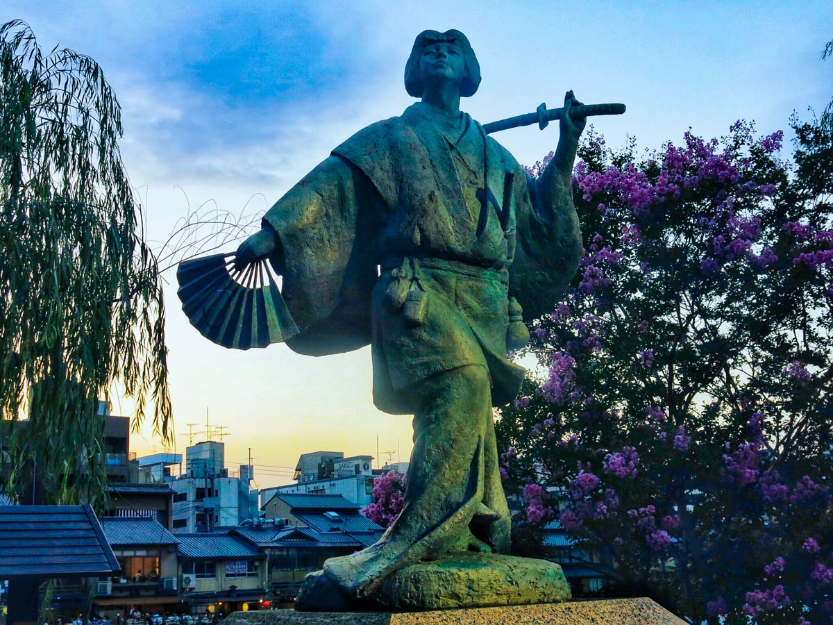 Tokyo or Kyoto: Which City Should You Visit? | Ikumo Akoku Statue Kyoto A statue of a samurai warrior in the Todai-ji Temple in Nara, Japan