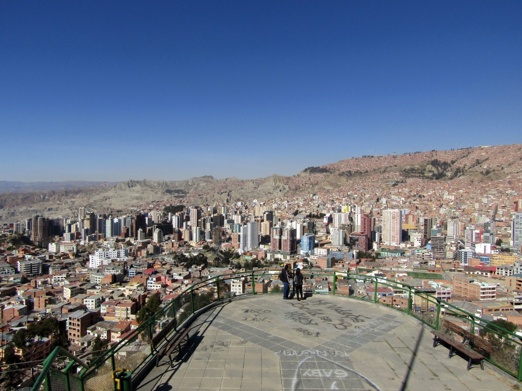 28 Best Things To Do in La Paz, Bolivia & Surrounding Areas | Killi Killi viewpoint La Paz A viewpoint overlooks a busy city of in front of a moon-like backdrop during the day in La Paz, Bolivia