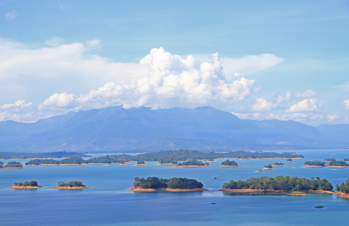 15 Things To Do in Vientiane, Laos (Includes Day Trips) | Nam Ngum Lake 1 A horizon view of Ngum Nam Reservoir in Vientiane, Laos