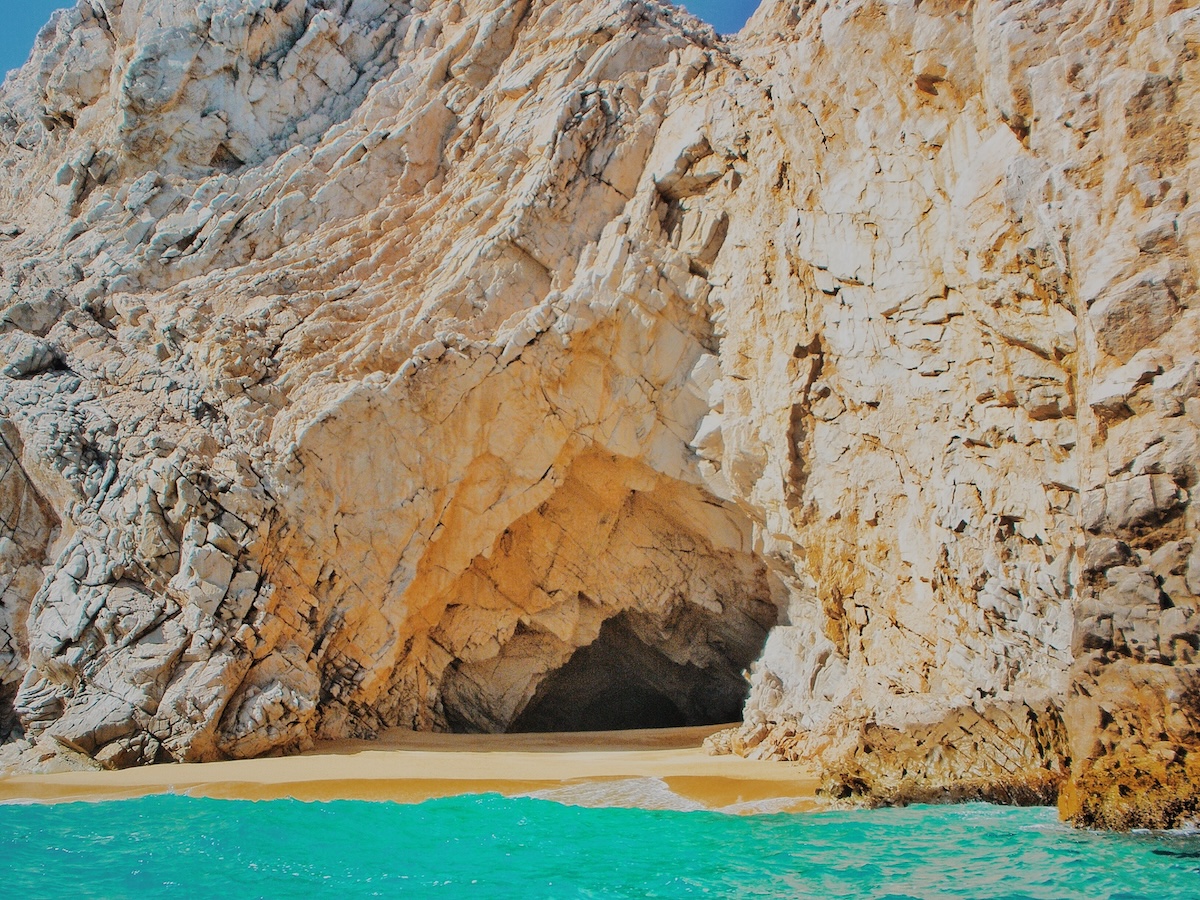 14 Best Things To Do in Los Cabos, Mexico! | Playa del Amor White cave around sea