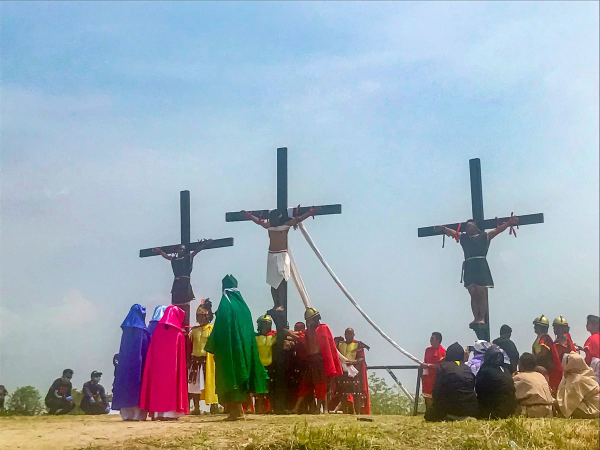 Crucifixion in the Philippines: My (Extreme) Easter Experience | Ruben Enaje Philippines Crucifixion in the Philippines: My (Extreme) Easter Experience