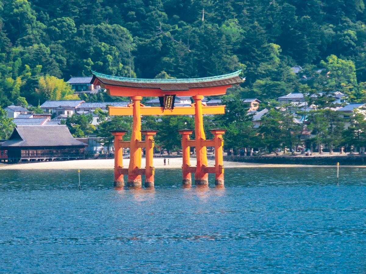 Tokyo or Kyoto: Which City Should You Visit? | Shrine in Kyoto A shrine in the water in Kyoto, Japan