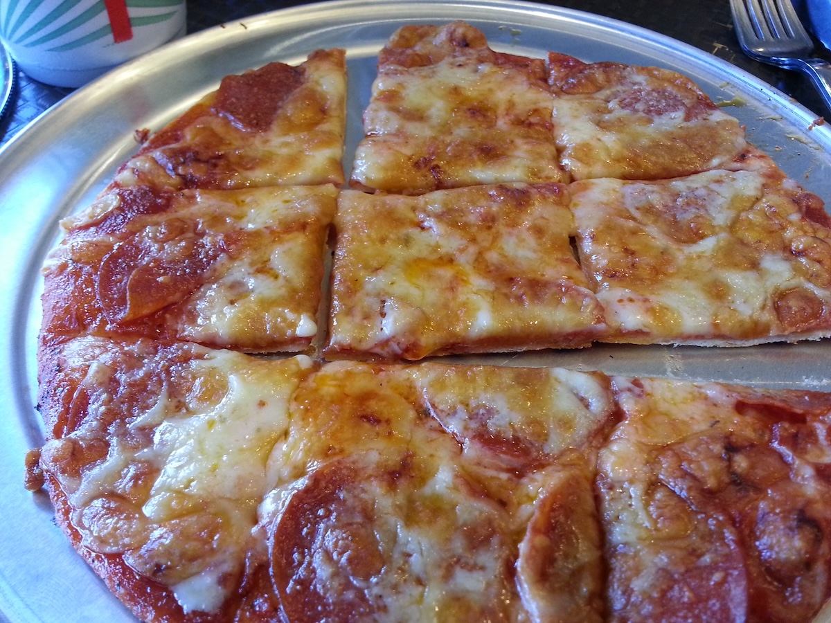 One Day in St Louis Itinerary (Action-Packed Guide) | St Louis style pizza St. Louis-Style Pizza