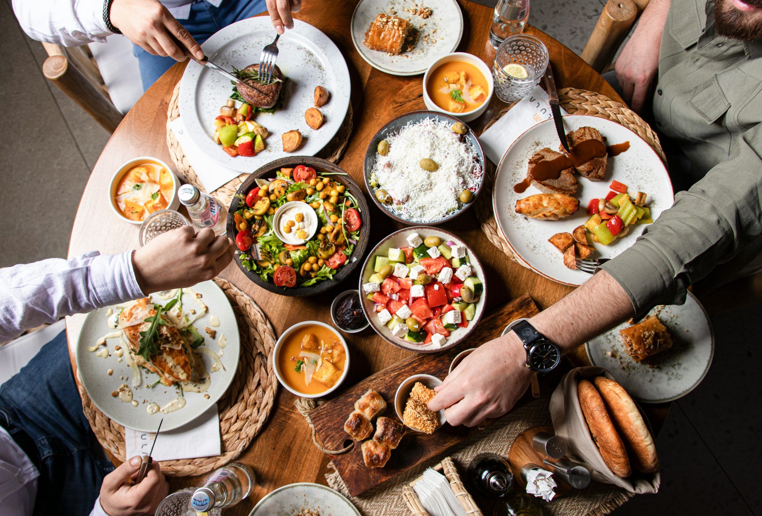 12 Simple Tips for Eating Like a Local When You Travel | aurela redenica EH4Vn4QgZFg unsplash scaled 12 Simple Tips for Eating Like a Local When You Travel