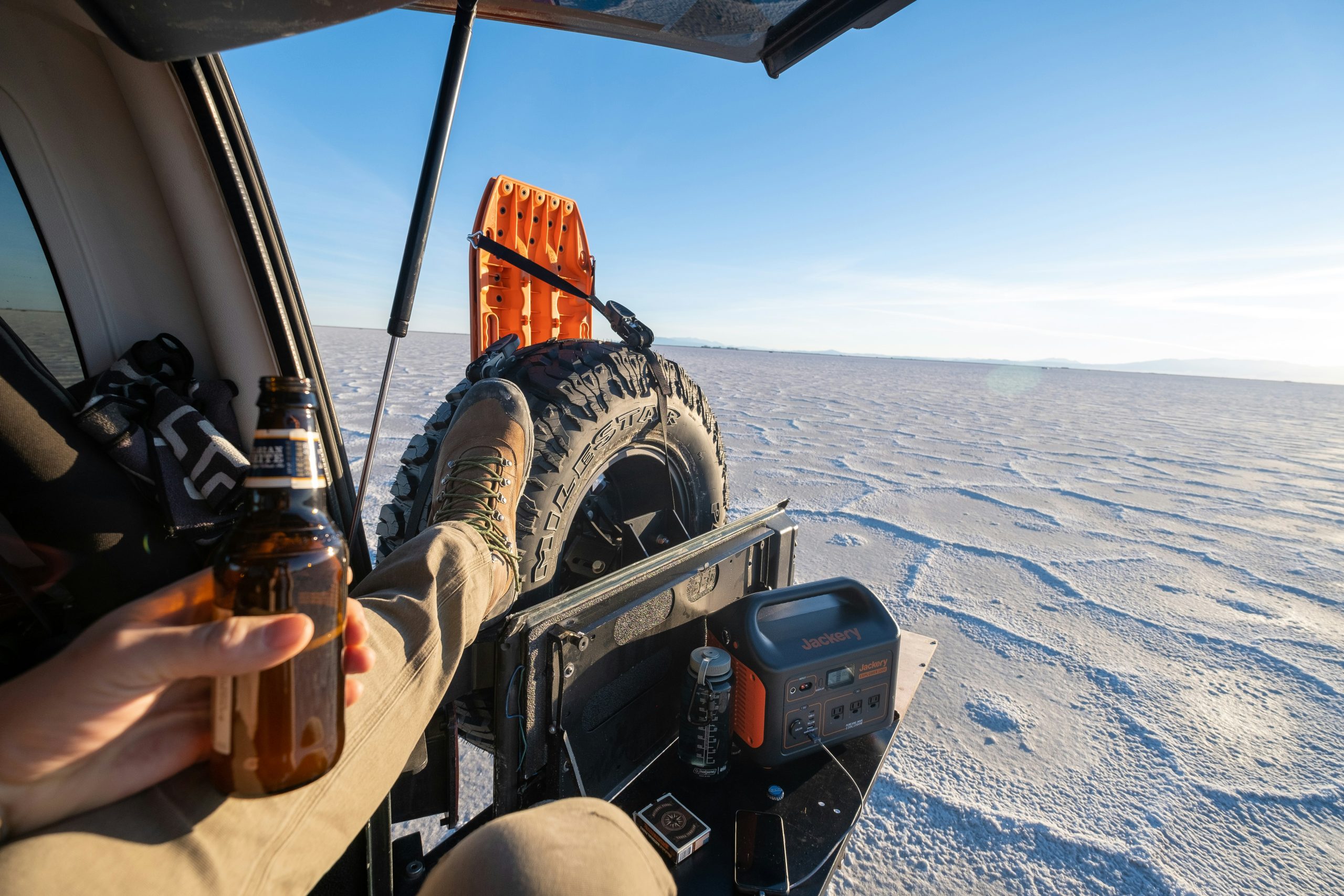 Best Alternatives to Alcohol When Traveling Solo | chris cordes z2m6L6B0xGc unsplash scaled Best Alternatives to Alcohol When Traveling Solo