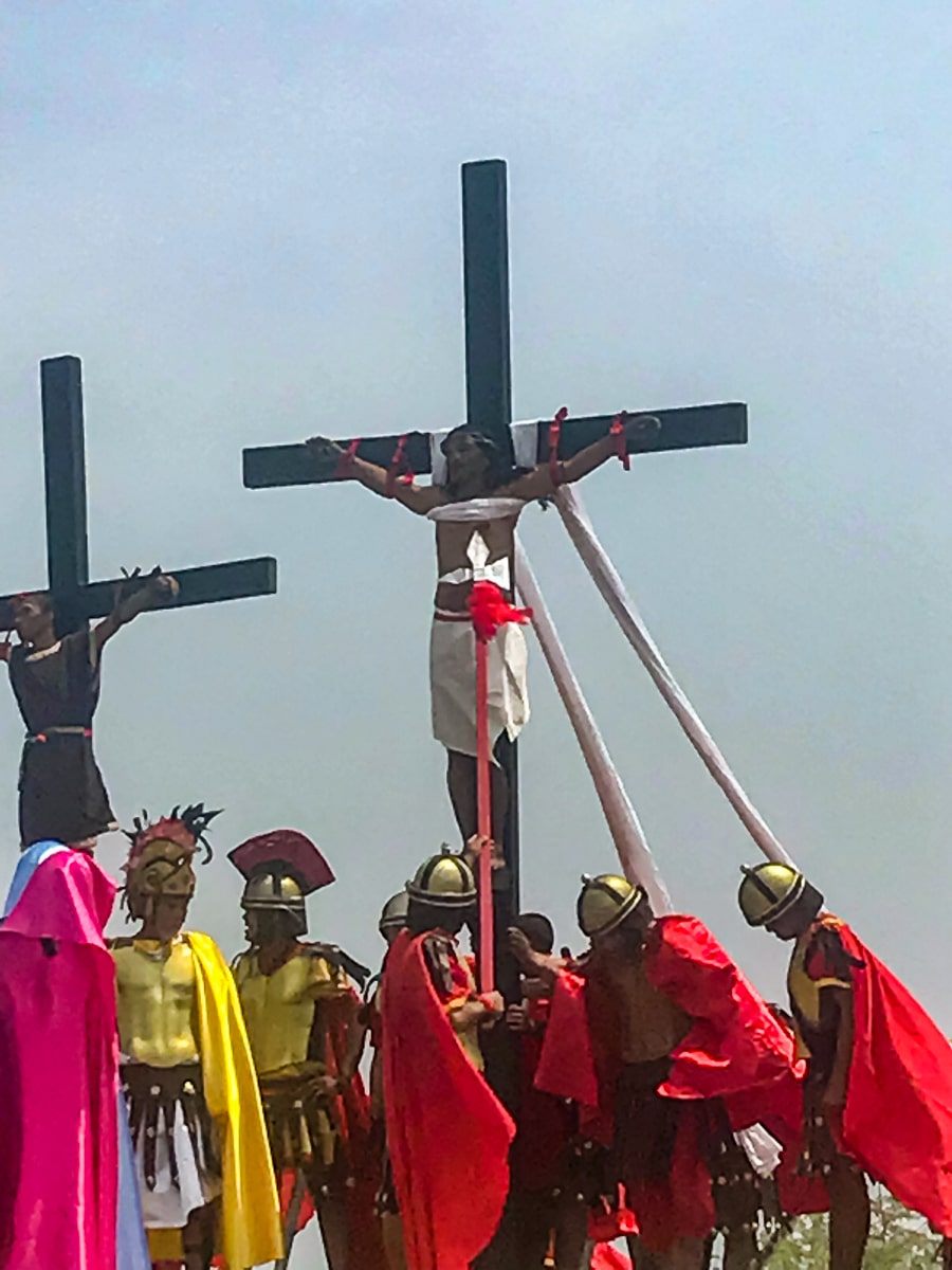 Crucifixion in the Philippines: My (Extreme) Easter Experience | crucifixion in San Fernando City Pampanga Ruben Enaje Philippines crucifixion
