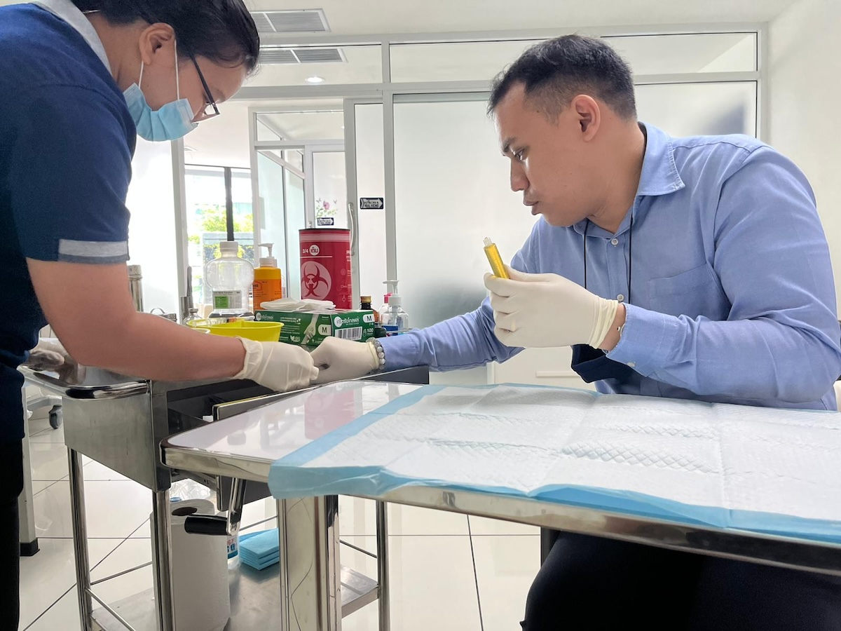 How To Train For High Altitude Hiking: Detailed Guide (From Experience!) | doctor Thailand A doctor prepares a syringe