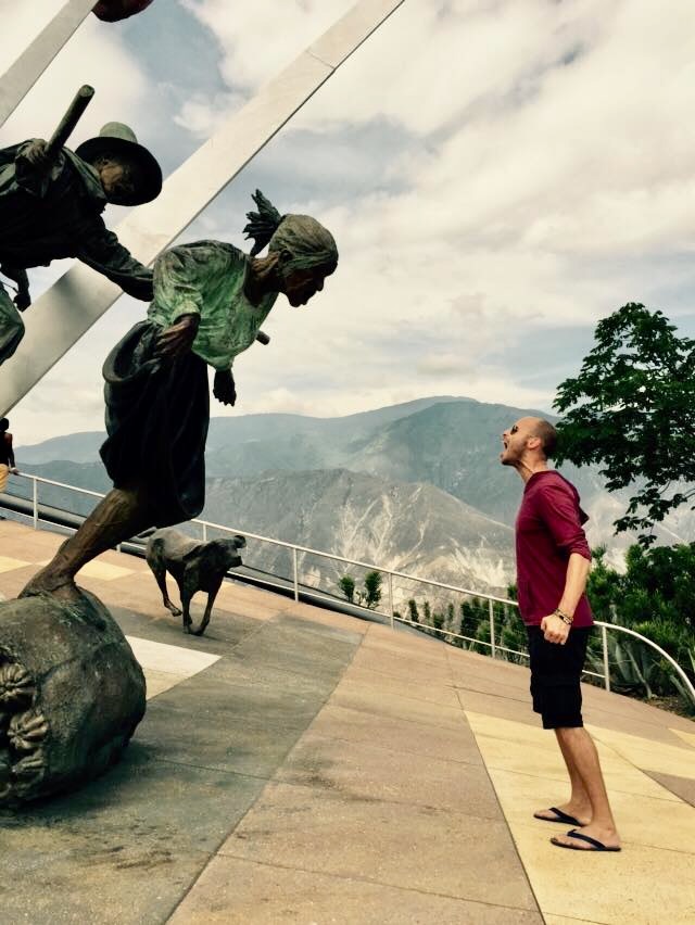Why I Love Running: 16 Reasons Why Running is Brilliant! | man shouting man shouting at statue