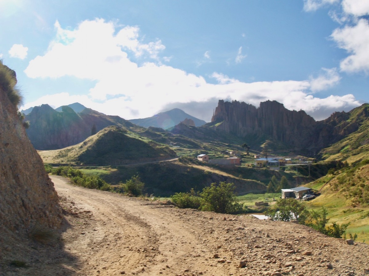 28 Best Things To Do in La Paz, Bolivia & Surrounding Areas | muela del diablo la paz A landscape of greenery and mountains.