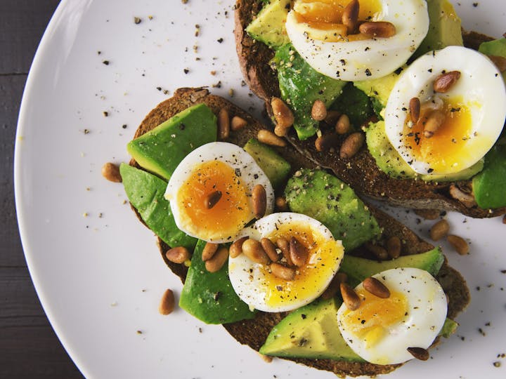 6 Quick, Nutrient-Rich Breakfasts for Runners on the Go | pexels foodie factor 162291 566566 6 Quick, Nutrient-Rich Breakfasts for Runners on the Go