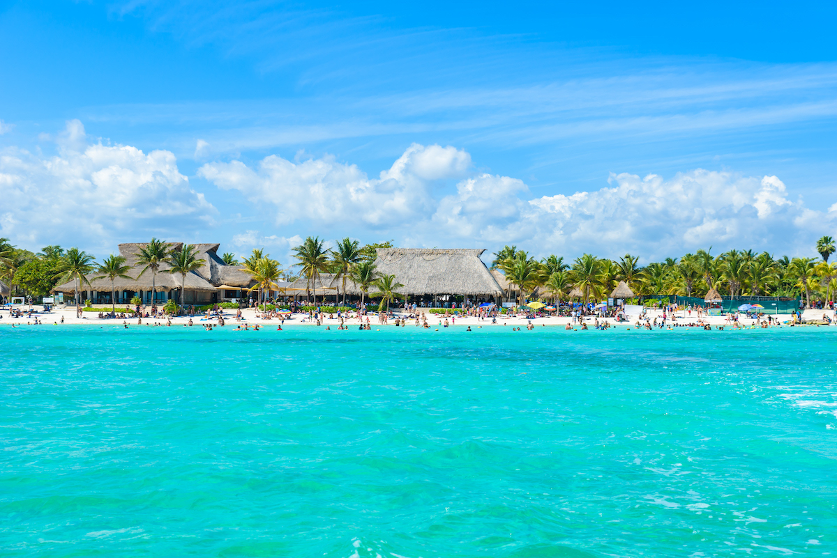 San Blas Islands Travel Guide: Best Things To Do & Logistics | san blas islands beach Bodies of people on a beautiful beach with blue clear water.