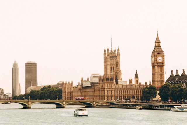6 Things To Do In London Like A Luxury Traveler | ugur akdemir HbYnglDQmuo unsplash 6 Things To Do In London Like A Luxury Traveler